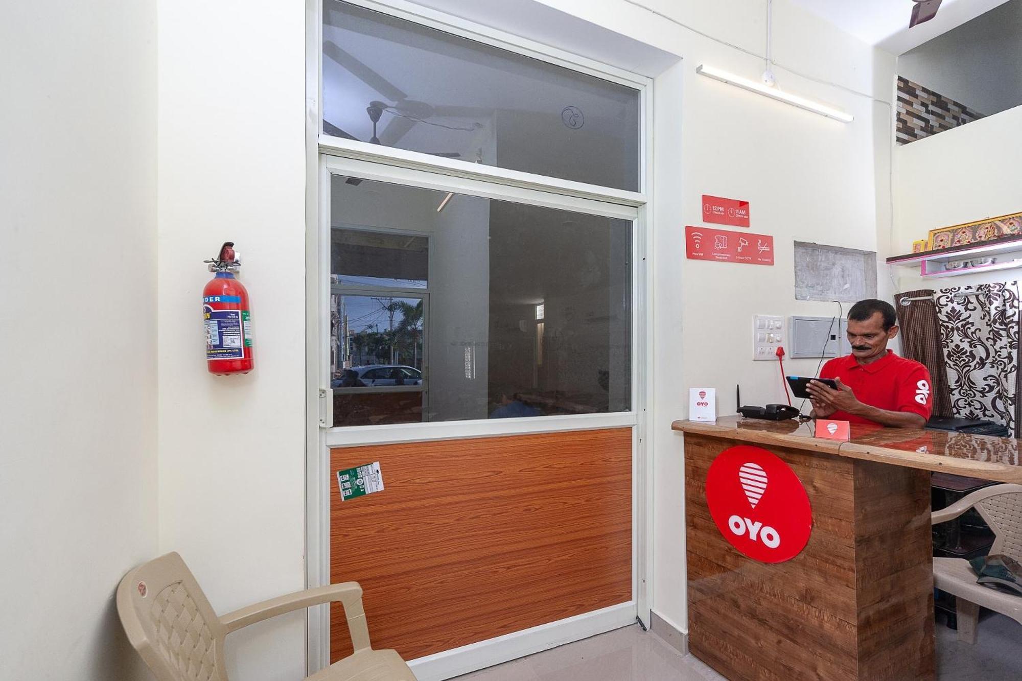 Oyo Hotel Sannidhi Residency Tirupati Exterior photo